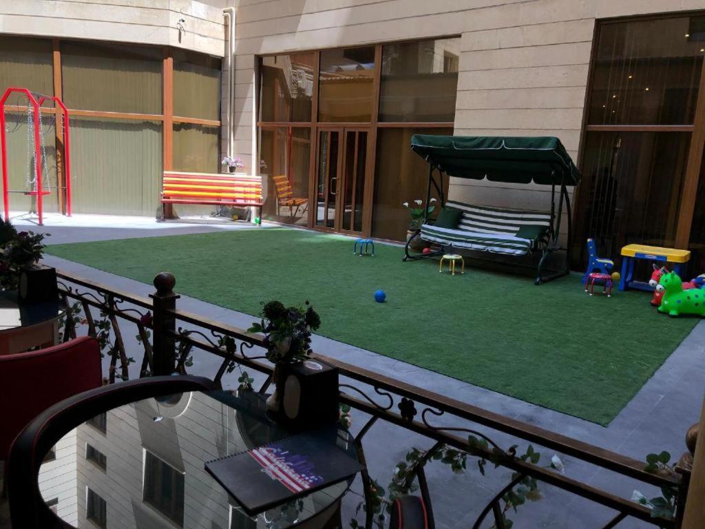 ホテルCalifornia Boutique エレバン エクステリア 写真